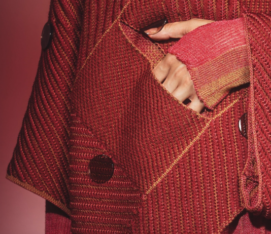 Viola Schmidt’s award-winning design Closer Distance. © Dominic Rauh. (Model: Xenia Herwanger)